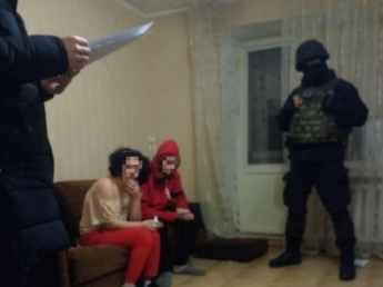 Заманивала женщин в "секс-ловушки": на Киевщине разоблачили опасную "банду"