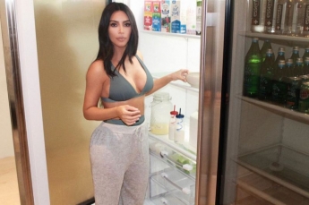Ким Кардашьян показала содержимое огромного холодильника: чем звезда кормит своих детей (фото)