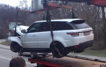 В Киеве сотрудники СТО разбили Range Rover клиента (фото, видео)