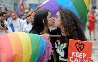 В Северной Ирландии с понедельника начали официально признавать однополые браки.