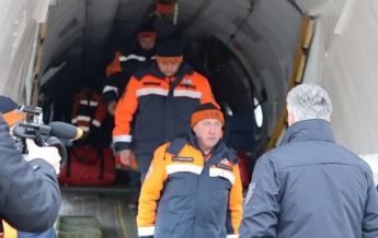 Украинские спасатели вернулись из Ирана (фото)