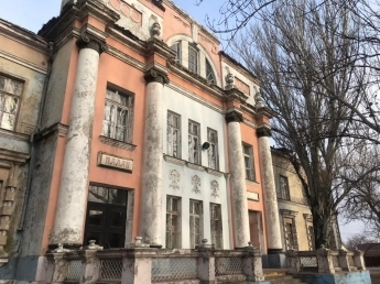 На этой сцене выступала Любовь Орлова и Евгений Моргунов - как выглядит одно из старейших зданий в Мелитополе сегодня (видео)