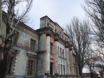 В Мелитополе декоммунизируют старинный дворец (фото, видео)
