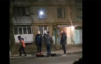 В Харькове подростки ночью крушили машины (видео)
