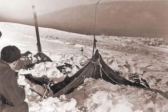 Палатка дырявая, фонарик – один: появилась неожиданная версия гибели группы Дятлова