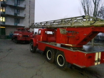 В Мелитополе пожар в студенческом общежитии тушили спецмашины (фото)