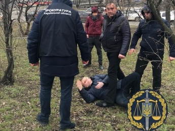Бросил ребенка и пытался сбежать: в Харькове на взятке поймали полицейского, фото