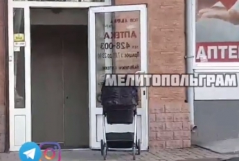 Молодая мама в Мелитополе оставила ребенка на проспекте, а сама пошла в аптеку (видео)