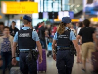 В аэропорту в Нидерландах задержали украинца, которого подозревают в жестоком обращении с ребенком