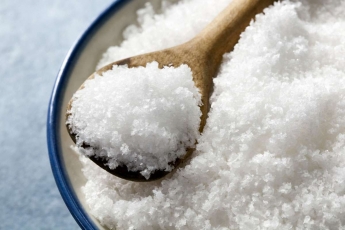 Какая соль полезнее – морская или йодированная и зачем нужно есть семечки: советы спортивного доктора (видео)