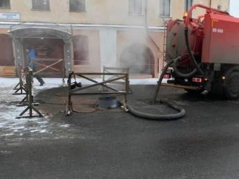 Улицы крупного города в России залило кипятком, есть пострадавшие (видео)