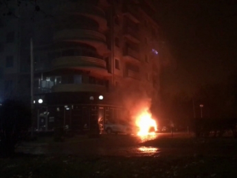 В Ужгороде сожгли авто экс-посла Украины в Швейцарии: момент поджога попал на видео