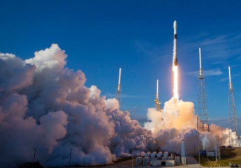 SpaceX запустила нову ракету Falcon 9 с 60 спутниками: удивительные фото и видео