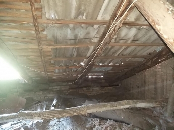 В Мелитополе крыша пятиэтажки превратилась в решето (фото)