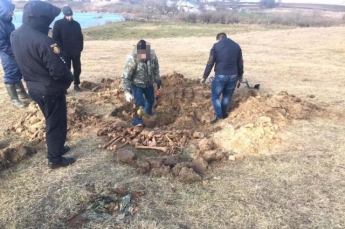 В Ровенской области в поле нашли останки трех человек
