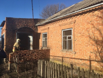 В Запорожской области на пожаре в доме обнаружили труп (фото)