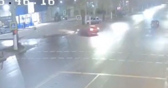 Летел на красный. Появилось видео момента аварии на центральном проспекте Мелитополя