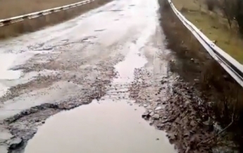 Жуткую дорогу под Мелитополем показали в сети (видео)