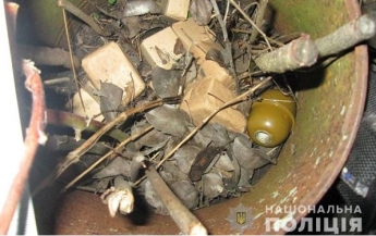 На Киевщине военный попытался разобрать гранату - она взорвалась (фото)
