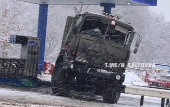 В Харькове военный МАЗ влетел в заправку (фото, видео)