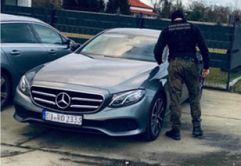 Двух граждан Украины задержали в Польше на угнанном в Германии элитном Mercedes. ФОТО