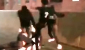 В США школьники безжалостно избили тренера - момент попал на видео