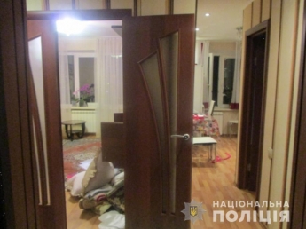 Грабитель напал на женщину в Запорожье, когда она закрывала квартиру (фото)