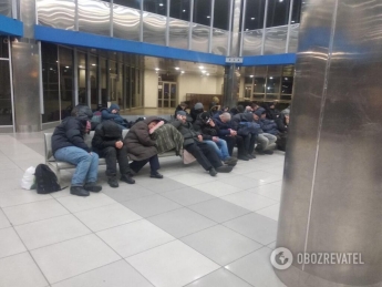 "Бомжи прямо на полу": украинка рассказала об ужасах вокзала Киева (фото)