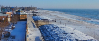 В Кирилловке море начало покрываться льдом (фото)