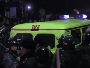 Беспорядки в Казахстане: сожжены десятки домов и автомобилей, число жертв растет (видео)