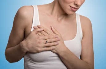 Замучили боли в груди: медики рассказали, когда это становится опасным