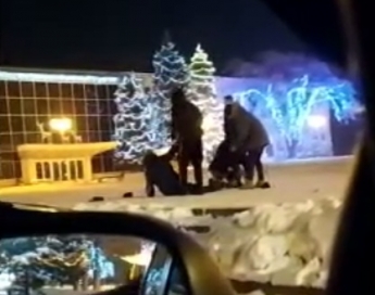 В Мелитополе на площади произошла массовая драка (видео)