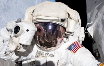В NASA показали работу астронавтов в космосе (фото)