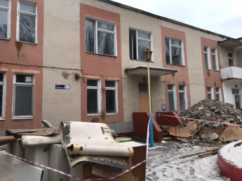 В Мелитополе за 6 дней от детского сада остались одни стены (фото, видео)