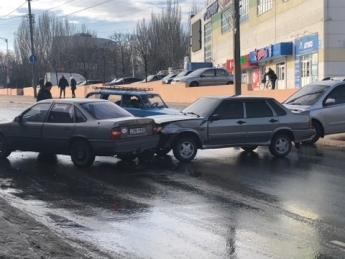 В Мелитополе из-за аварии образовалась пробка (видео)
