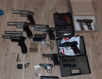 Начальник сектора ГСЧС организовал торговлю оружием. Попался на "контрольной закупке" (фото)