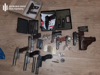 Подполковнику ГСЧС сообщили о подозрении в торговле оружием (фото)