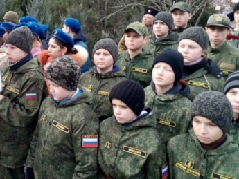 "Пушечное мясо подрастает": в сети высмеяли "милитаризацию" Россией детей в Крыму