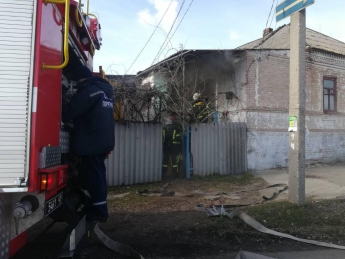 В Мелитополе тушили пожар в частном доме (фото)