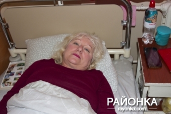 В поезде "Киев-Бердянск" на женщину упала верхняя полка с пассажиром (фото, видео)