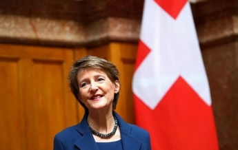 Президент Швейцарии пригласила на юбилей всех родившихся с ней в один день (фото)