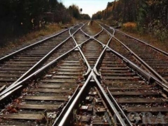 В Запорожской области мужчина попал под поезд, но остался жив