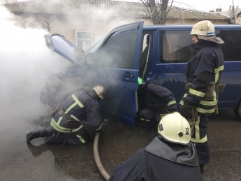 В Запорожской области на ходу загорелся микроавтобус