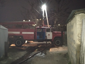 В Мелитополе на пожаре спасли молодого парня (фото)
