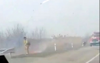 Под Мелитополем пылает пожар, работают спасатели (видео)
