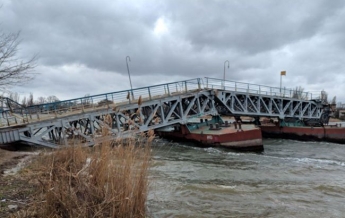 Ветер сломал понтонный мост через Ингул в Николаеве. ВИДЕО