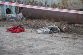 В Киеве мужчину забили до смерти на берегу озера: тело нашли в вагончике (фото, видео)