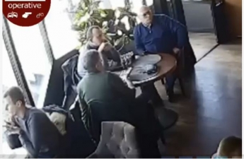 В Киеве в ресторане нагло обокрали мужчину: момент попал на видео