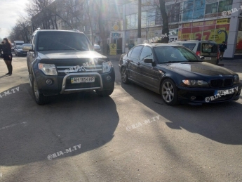В Мелитополе дорогу не поделили две иномарки (фото)
