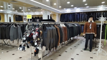 Один из элитных магазинов в Запорожье продал куртки из искусственной кожи под видом натуральной